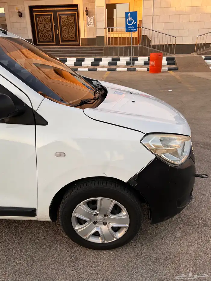 رينو دوكار فان 8