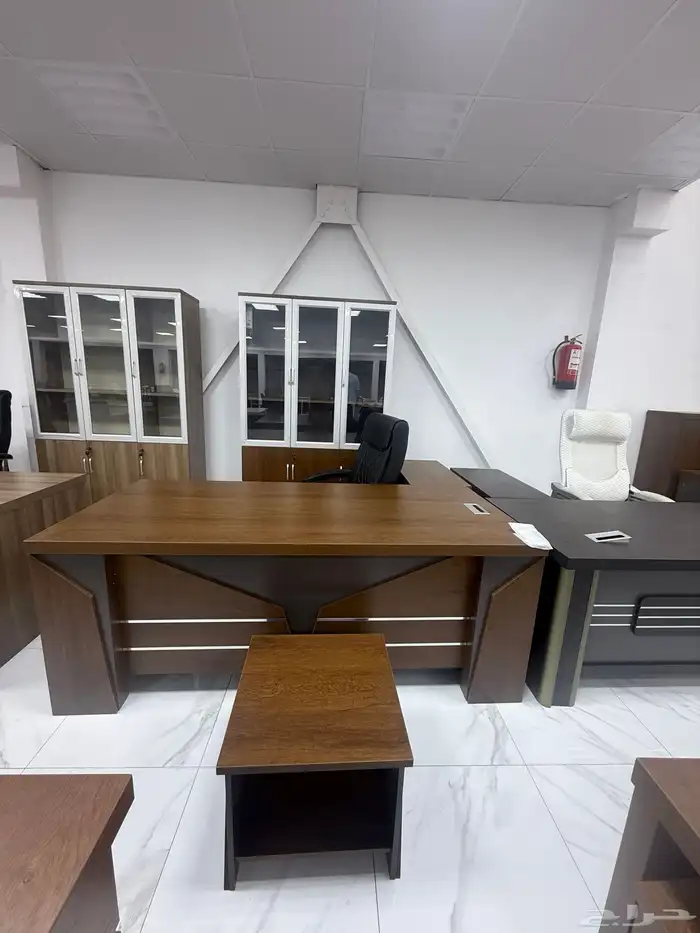 كلو اثاث مكتبي موجود 24