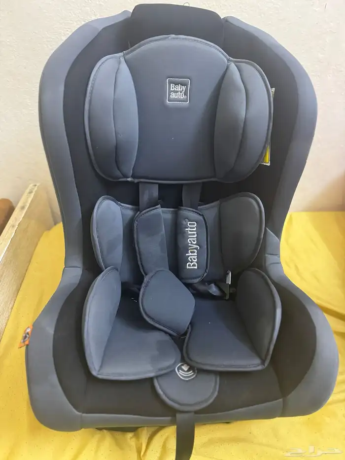 للبيع كرسي اطفال للسيارة 0