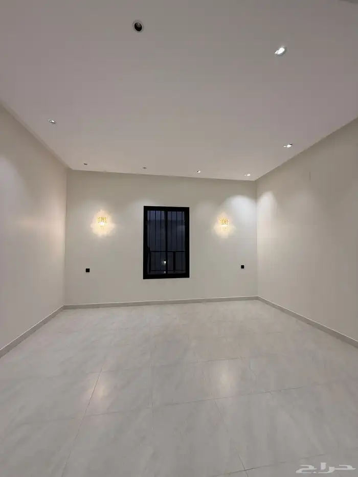 للبيع ارواف ارضيه وارواف علويه ببايكة سيارة ابها حي الزهور 47