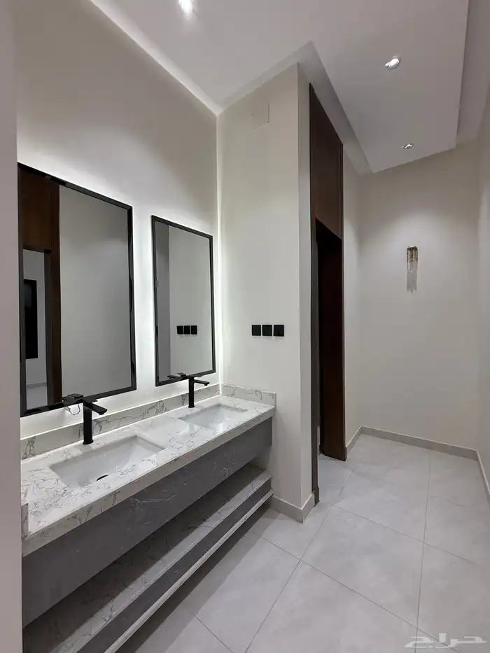 للبيع ارواف ارضيه وارواف علويه ببايكة سيارة ابها حي الزهور 7