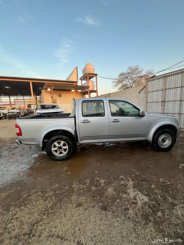 ايسوزو 2006 مصدوم قطع غيار فقط 3