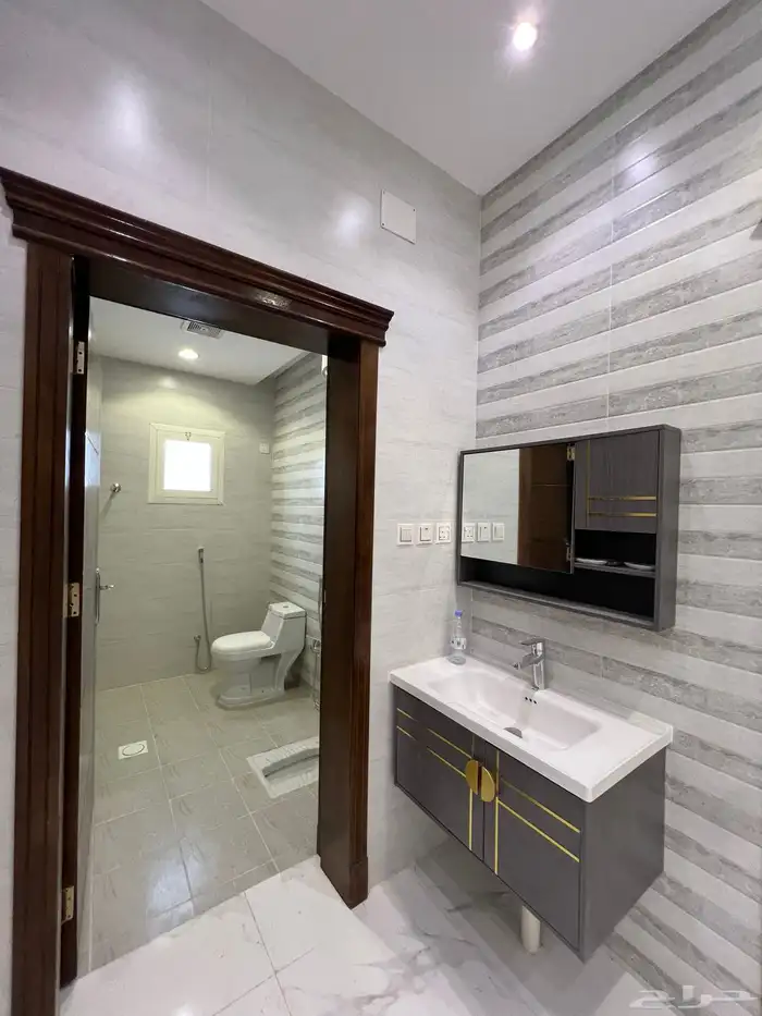 اخر روف بملحق للبيع بحي النعمان قرب الرصراص والقاعدة الجوية 43