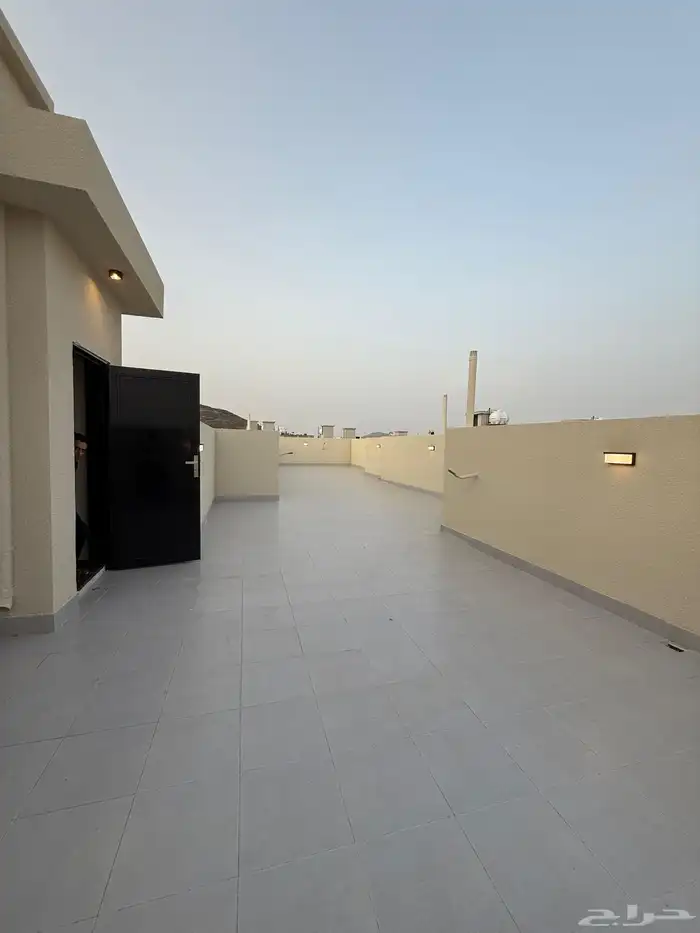 للبيع شقق ارضيه ببايكة سيارة وشقق علويه بسطح ف ابها المحاله 42