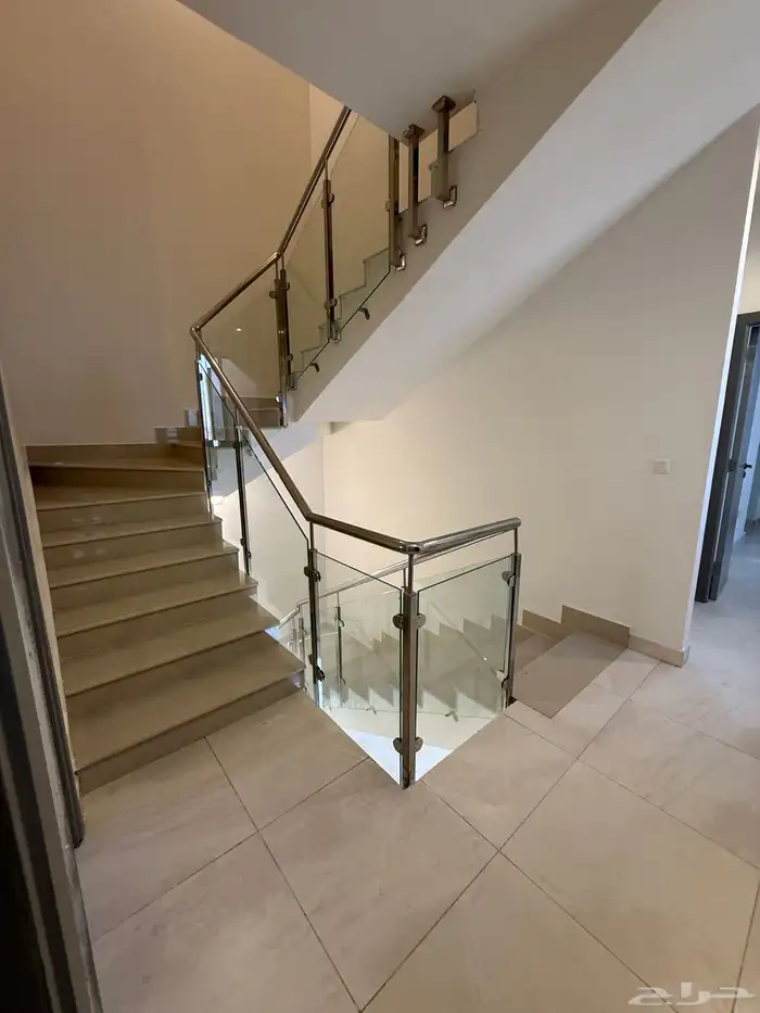 فيلا جديدة فاخرة للإيجار إسكان فالي شارعين 3500 ريال شهريا 3