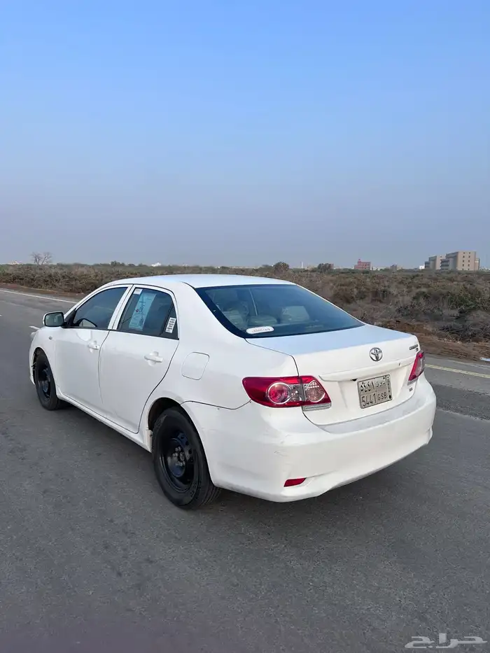 كورلا 2011 أبيض بحاله ممتازه 4