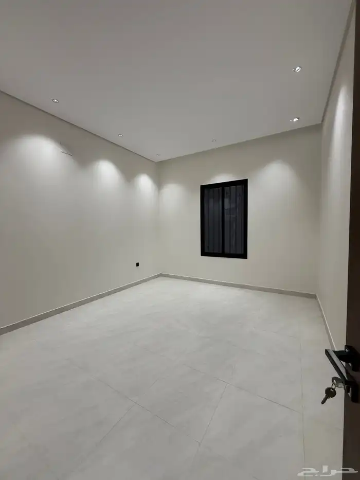 للبيع ارواف ارضيه وارواف علويه ببايكة سيارة ابها حي الزهور 17