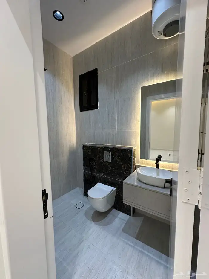 للبيع شقه ارضيه بمدخل سياره قريبه من مطار ابها 17