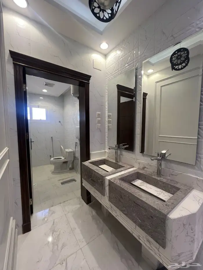 اخر روف بملحق للبيع بحي النعمان قرب الرصراص والقاعدة الجوية 15