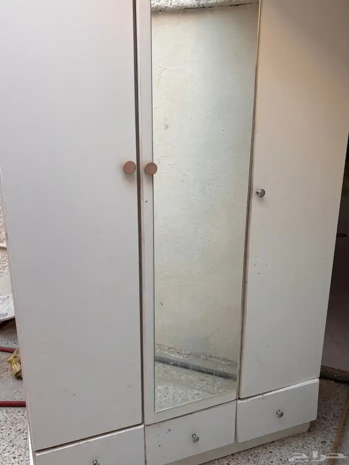 دولاب 3 ابواب مع مرايه و ادراج البيع مستعجل 0