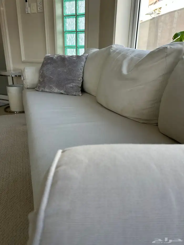 كنب بحاله ممتازه ونضيف جدا ماكمل ثلاث سنوات. السعر 700 7