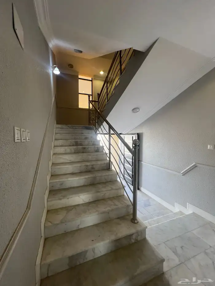 اخر روف بملحق للبيع بحي النعمان قرب الرصراص والقاعدة الجوية 6