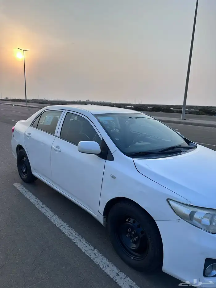 كورلا 2011 أبيض بحاله ممتازه 2