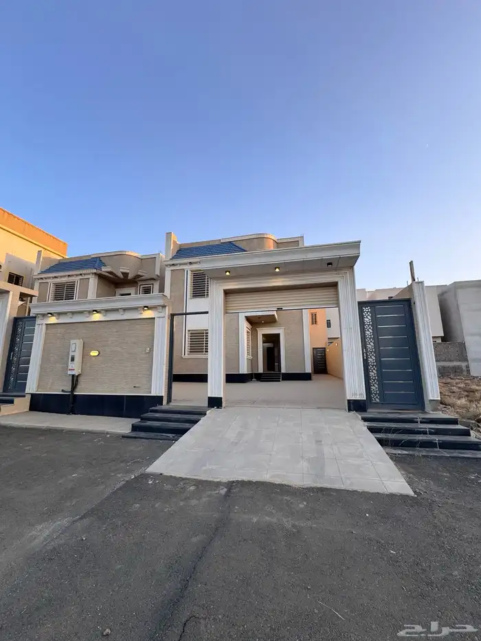 للبيع فيلا مستقله دورين وملحق من 840 الف شمال الخميس 2