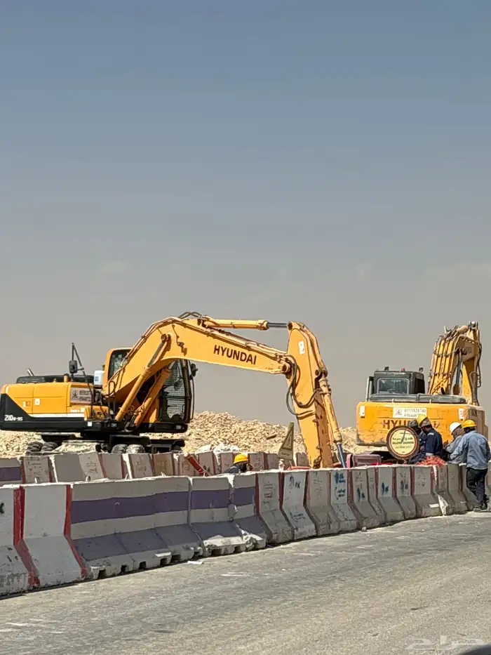 بوكلين جنزير للايجار   بوكلين كفرات للايجار 0