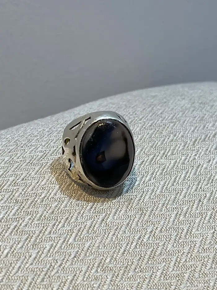 خاتم فضه عقيق يمني للبيع ملحم ومقصوص الصامل يجي خاص 0