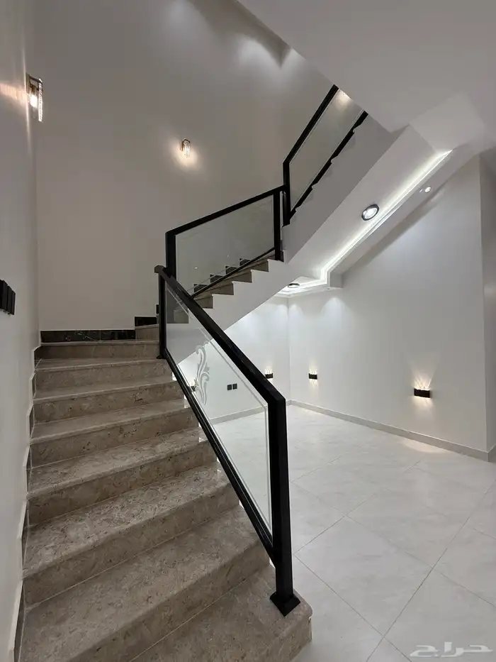 للبيع ارواف ارضيه وارواف علويه ببايكة سيارة ابها حي الزهور 41