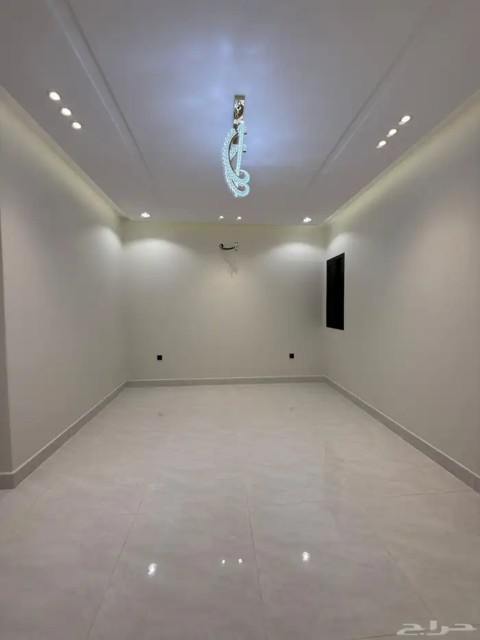 للبيع شقق ارضيه ببايكة سيارة وشقق علويه بسطح ف ابها المحاله 34