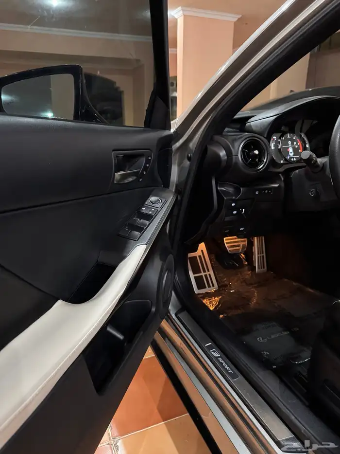 لكزس IS 350 F Sport 2023 16