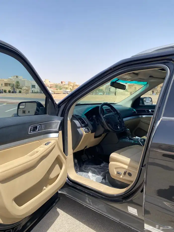 للبيع فورد اكسبلورر 2017 اسود XLT مالك اول دبل 9