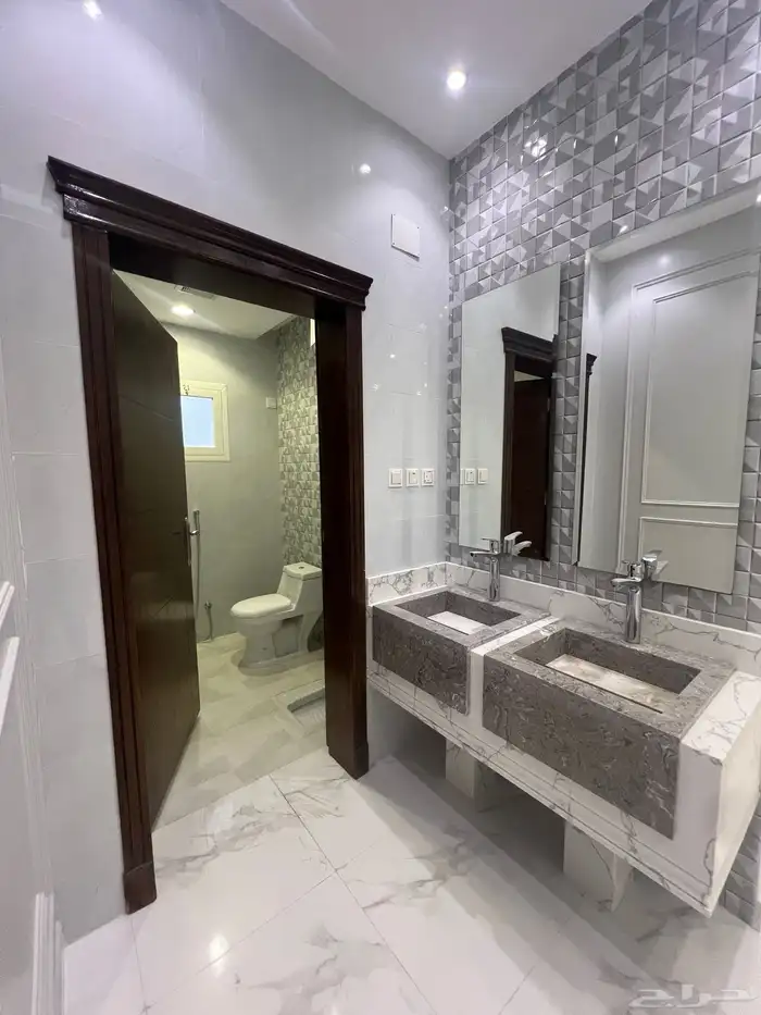 اخر روف بملحق للبيع بحي النعمان قرب الرصراص والقاعدة الجوية 23