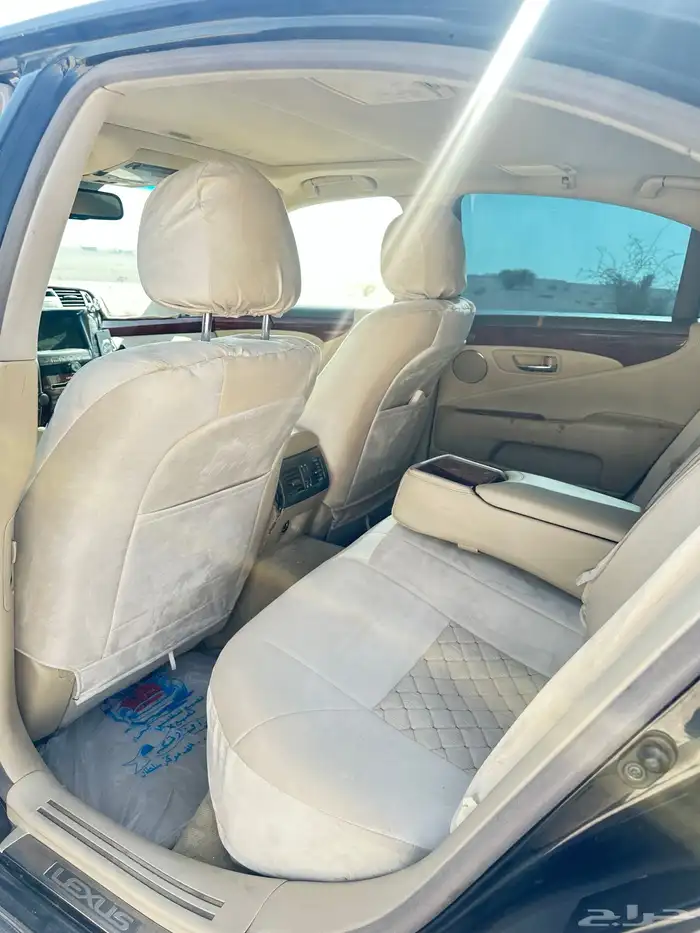 اكزس 460 لوحات ابو ظبي 2008 3