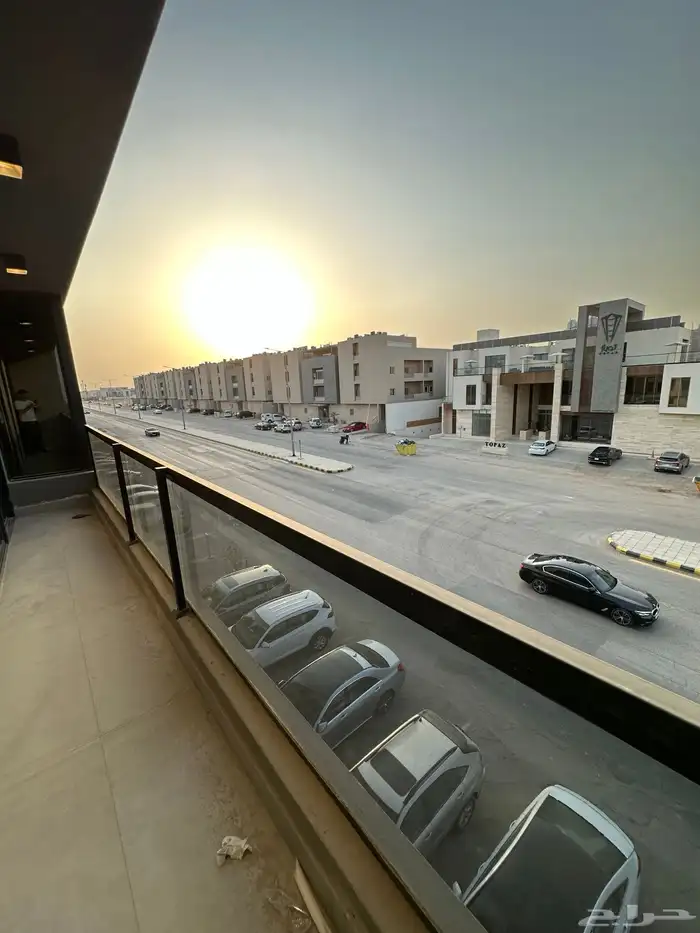 شقة فاخرة مؤثثة في حي الملقا مساحة 185م 12