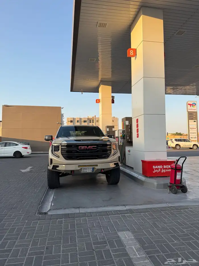 للبيع جمس سيراا AT4 غمارتين 2023 بيج 3