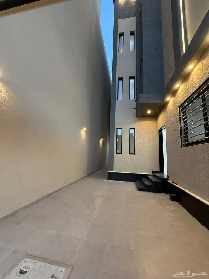 للبيع دور أرضي بحوش وشقق علويه بسطح حي الضيافه خميس مشيط 3