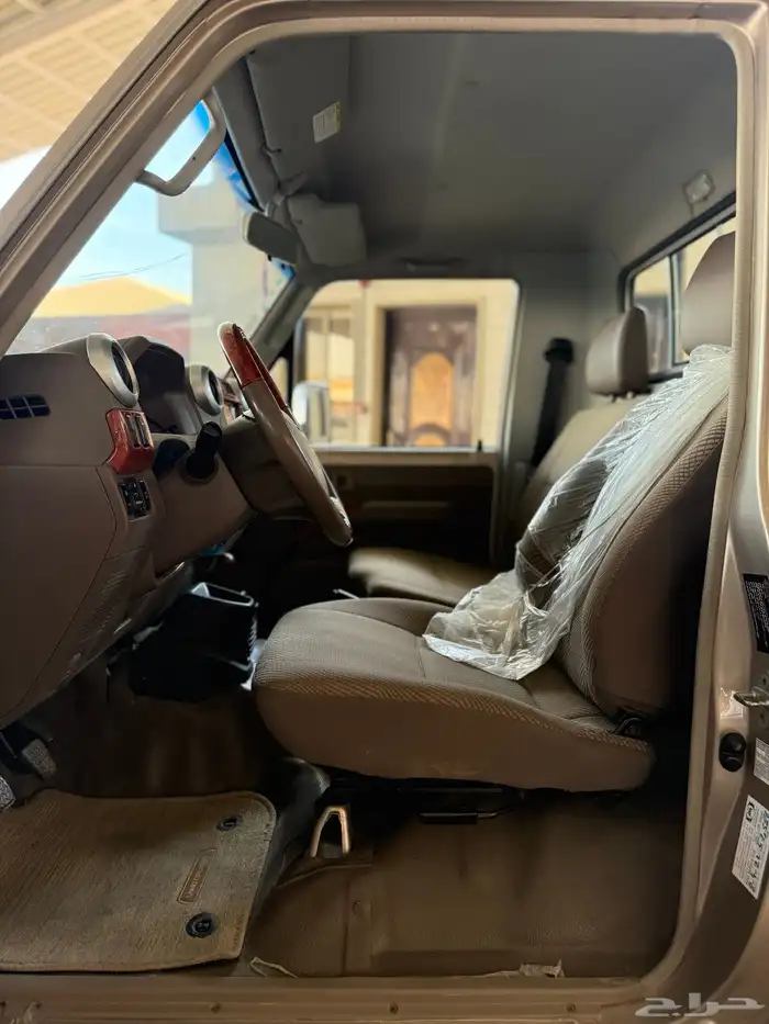 تويوتا شاص بريمي رفرف موديل 2016 23