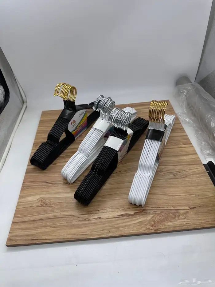 علاقات ملابس شماعات عبايات 2