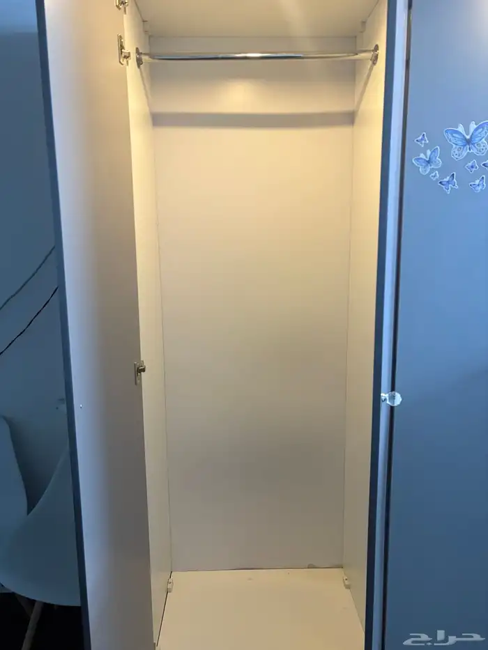 دولاب نظيف للبيع بكامل اغراضه 3