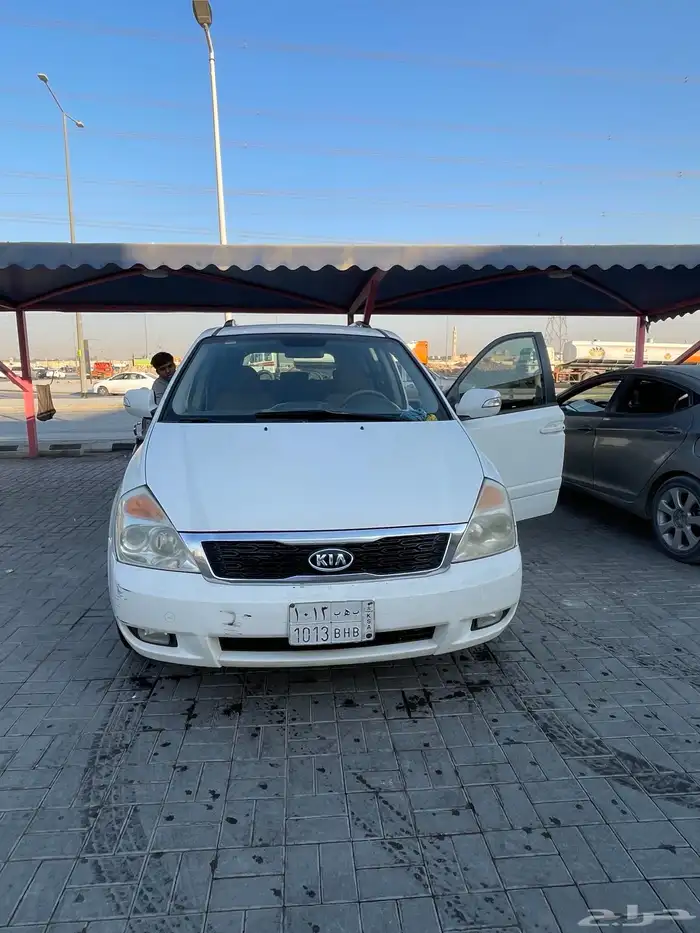 كيا كرنفال موديل 2013 ماشي 359000KM 1