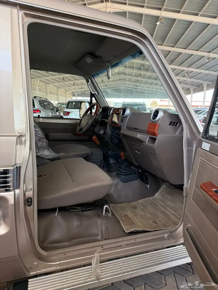 تويوتا شاص بريمي رفرف موديل 2016 16