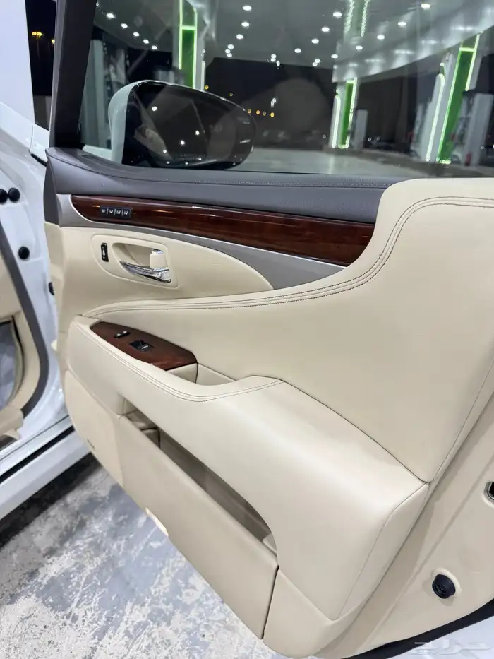 لكزس LS460 2015 وكالة 38