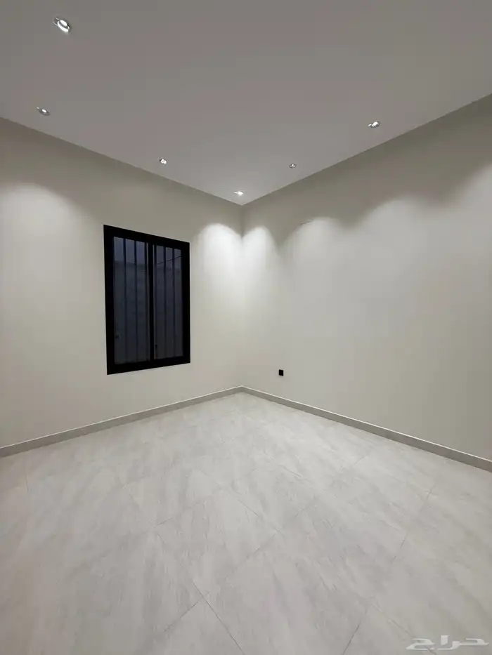 للبيع ارواف ارضيه وارواف علويه ببايكة سيارة ابها حي الزهور 46