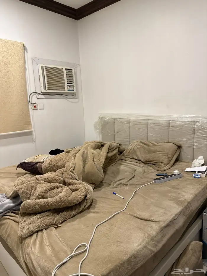 سرير شاشه مكيف معروض للبيع كل شي جديد بقراطيسه ماله 4 شهور 0