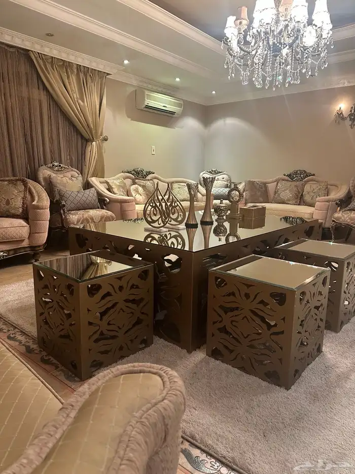 الاحسا محاسن أرامكو طاوله كبيره وخمس طاولات صغار 1