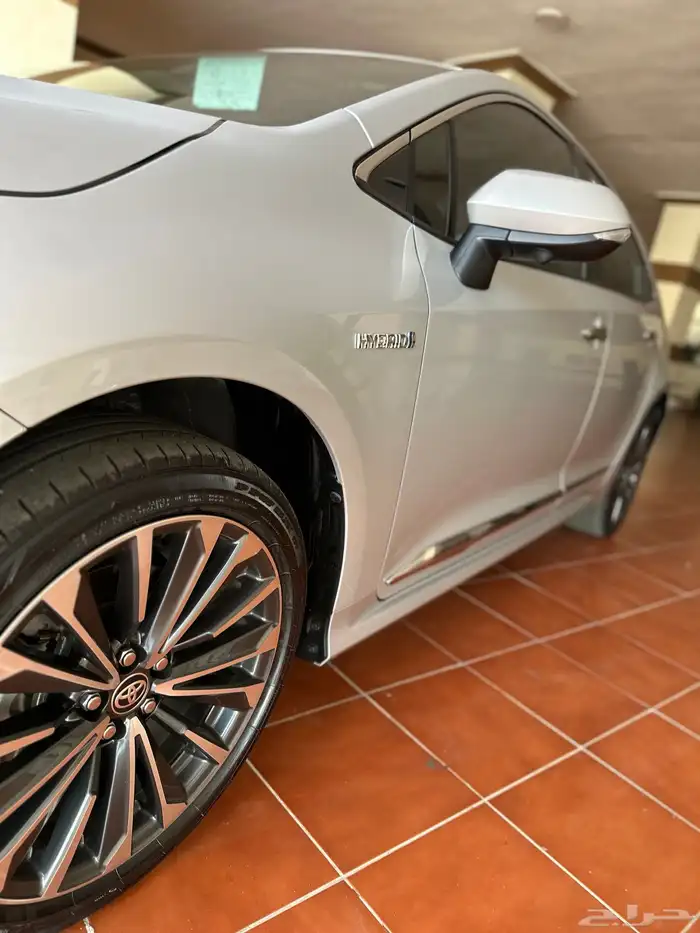 كورولا 2024 GLI هايبرد اعلى فئة - ممشى قليل - شبه وكالة 11