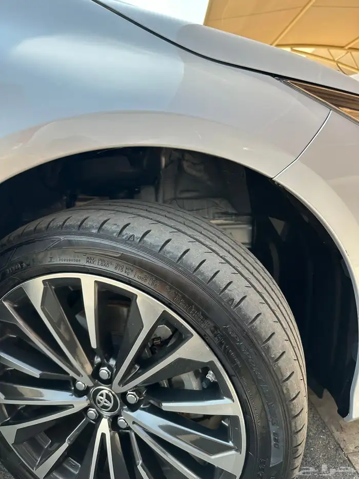 كورولا 2024 GLI هايبرد اعلى فئة - ممشى قليل - شبه وكالة 32