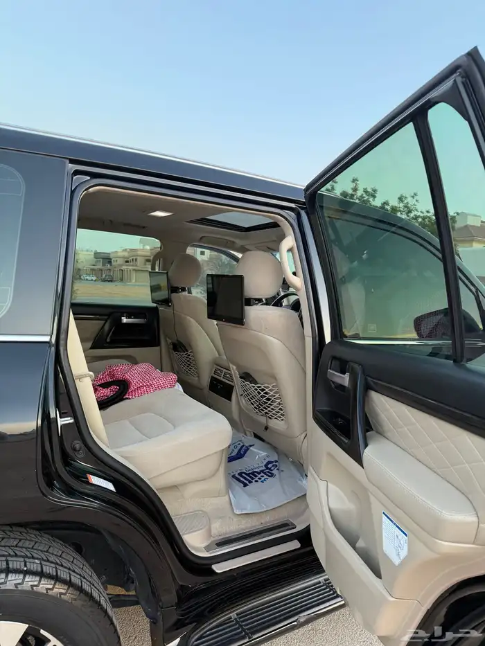 لاندكروزر 11