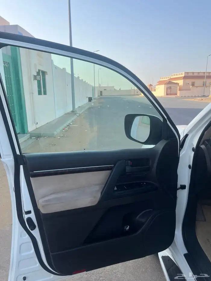 لاندكروزر 8