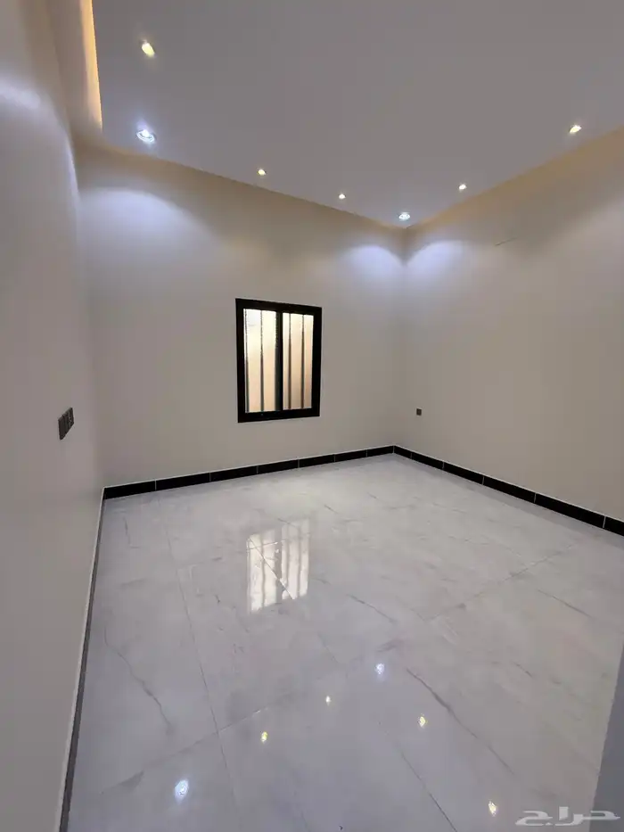 للبيع دور أرضي (شقه )بعماره دورين حي الراقي خميس مشيط 600 18