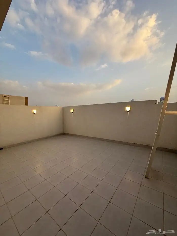 للبيع ارواف ارضيه وارواف علويه ببايكة سيارة ابها حي الزهور 51