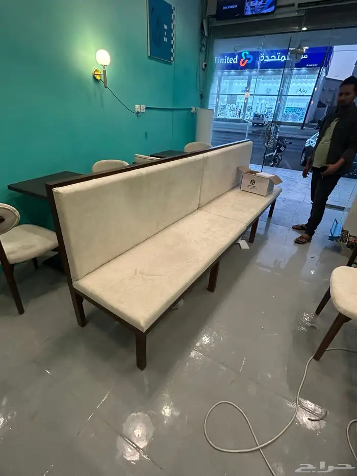 اغراض بوفيه بالكامل قز 3 عيون ومسخن غاز وكهرباء وطاوله وكنب 3