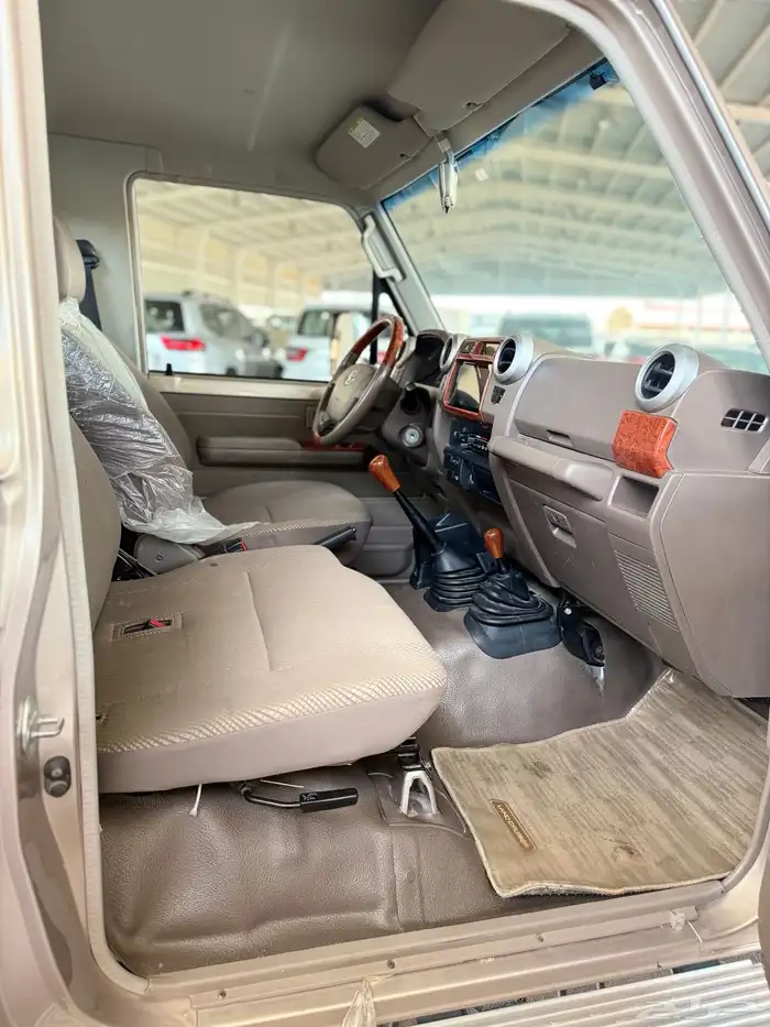 تويوتا شاص بريمي رفرف موديل 2016 19