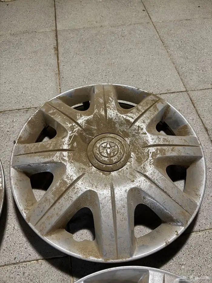 طيس كامري 2004 اصلي وكاله جديد بالكرتون . 2