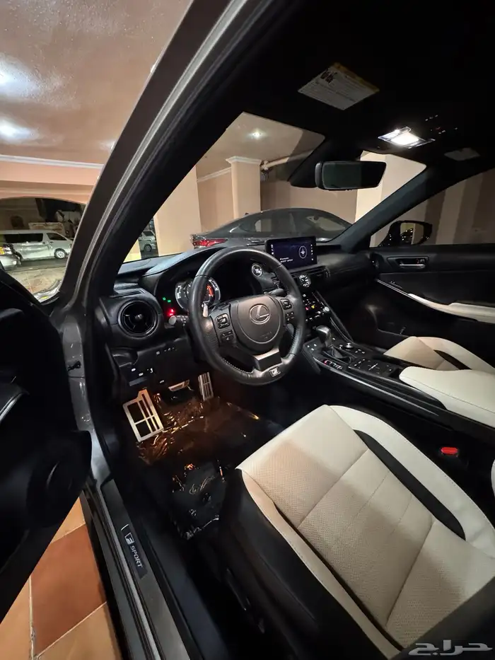 لكزس IS 350 F Sport 2023 19