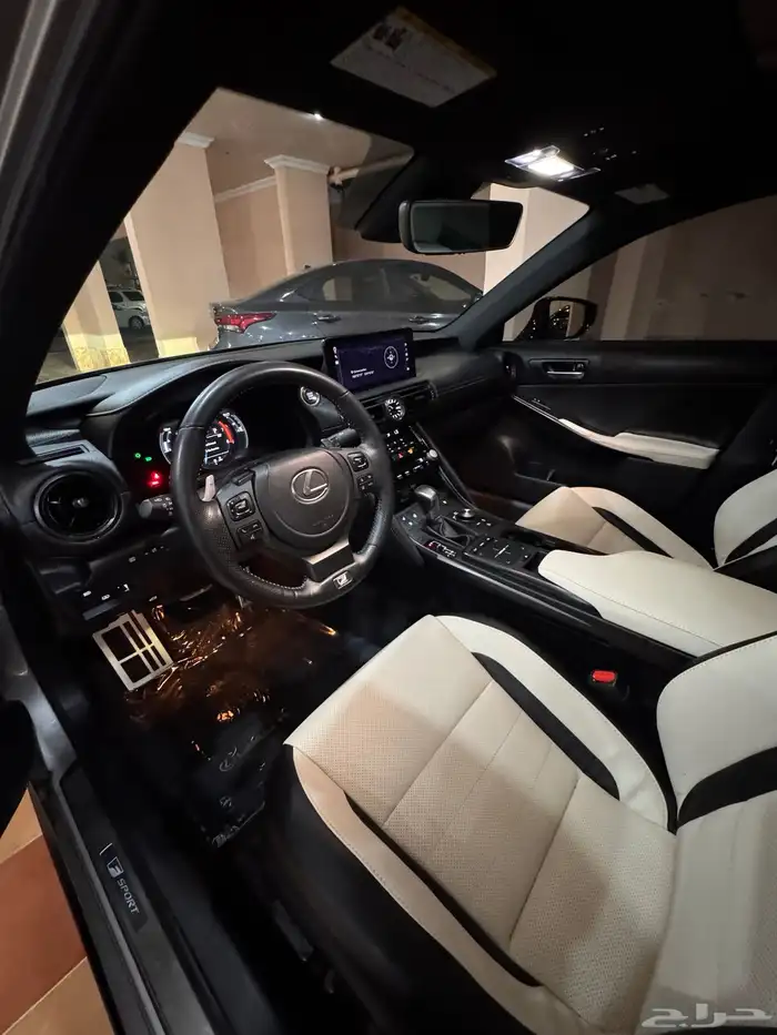 لكزس IS 350 F Sport 2023 20