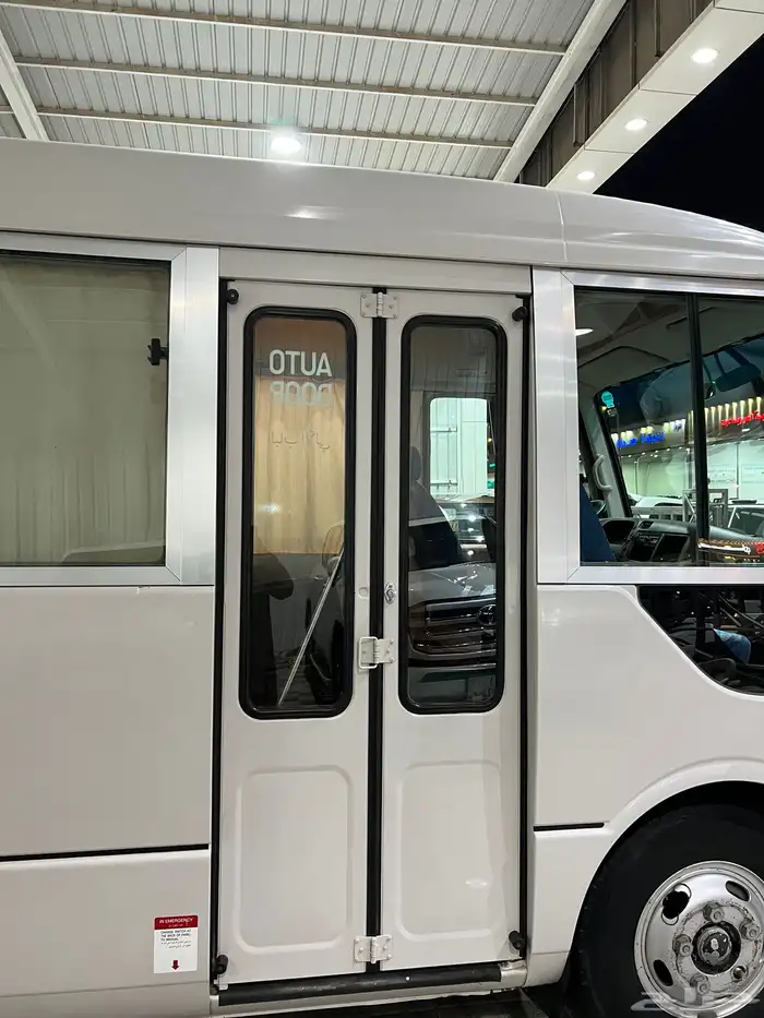 للبيع باص ميتسوبيشي روزا موديل 2014 ديزل (مخزن) 30 راكب 5